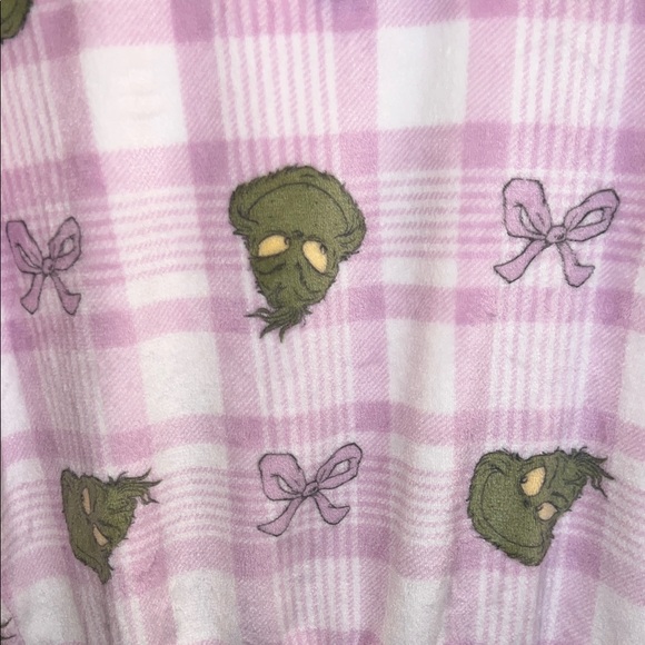 The Grinch Pink Plaid Fleece Sweatshirt • Size Medium • Holiday Cozy Top NWT - Picture 3 of 6